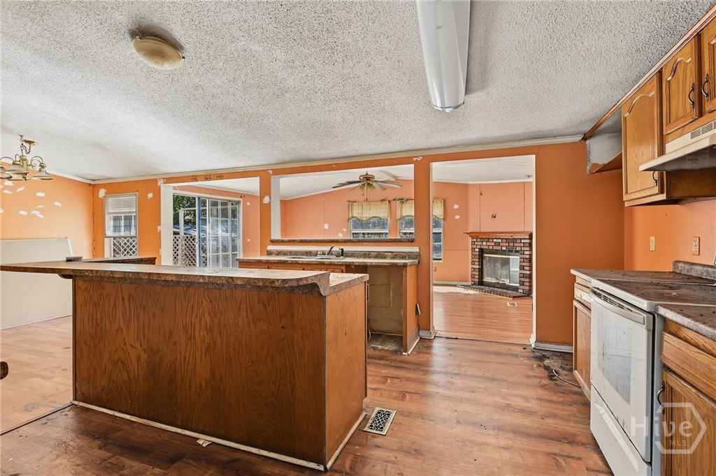 Image 8 of property listing at 112 Stonesthrow Court, Guyton, GA 31312