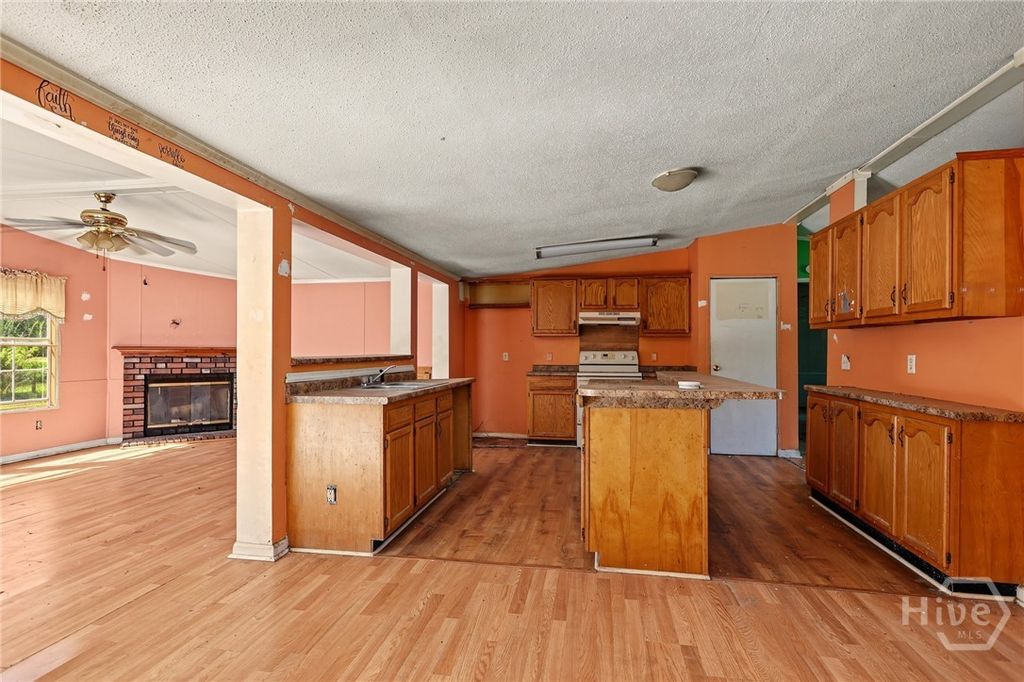 Image 9 of property listing at 112 Stonesthrow Court, Guyton, GA 31312