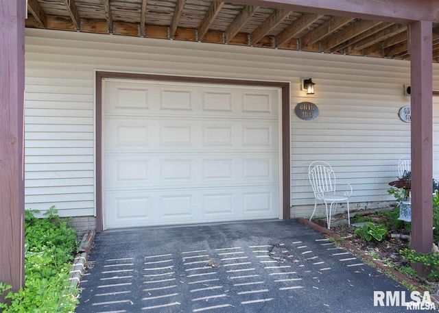 4015 LILLIE Avenue 108, Davenport, IA 52806