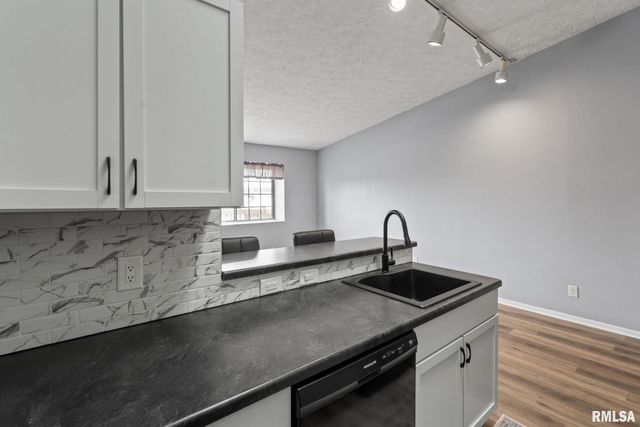 4015 LILLIE Avenue 108, Davenport, IA 52806