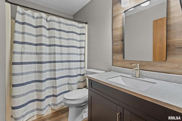 4015 LILLIE Avenue 108, Davenport, IA 52806