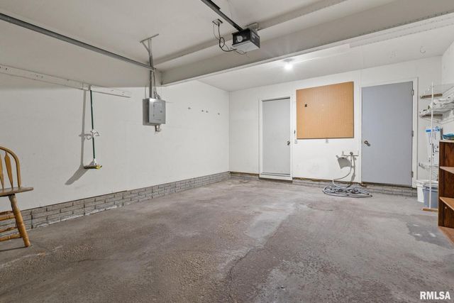 4015 LILLIE Avenue 108, Davenport, IA 52806