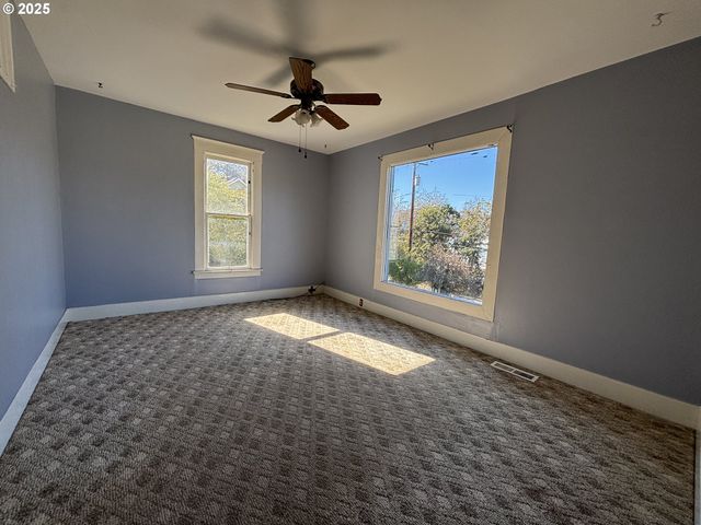 503 Se CHADWICK St, Roseburg, OR 97470