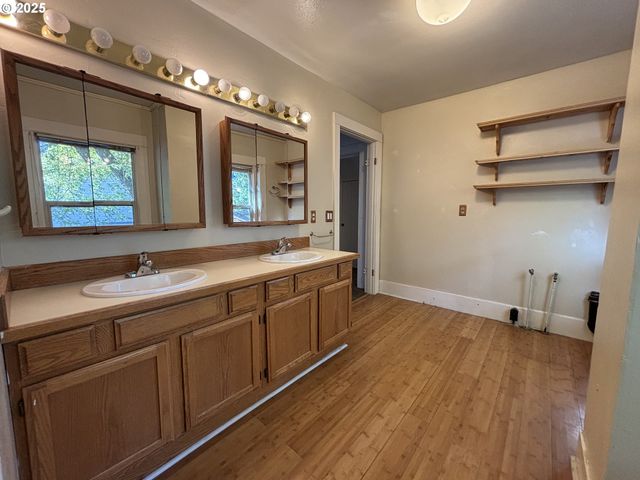 503 Se CHADWICK St, Roseburg, OR 97470