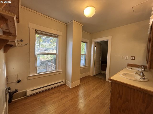 503 Se CHADWICK St, Roseburg, OR 97470