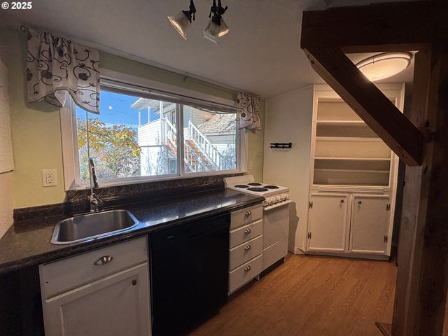 503 Se CHADWICK St, Roseburg, OR 97470