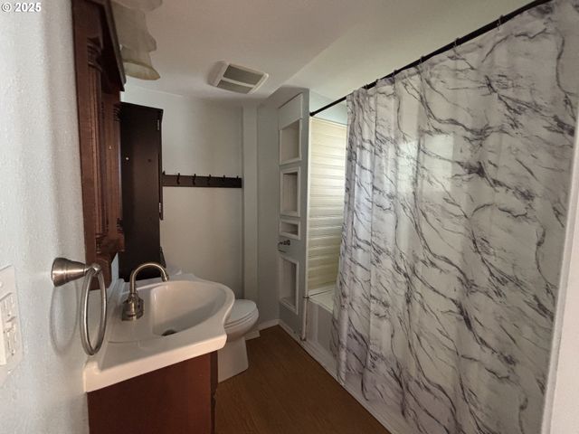 503 Se CHADWICK St, Roseburg, OR 97470