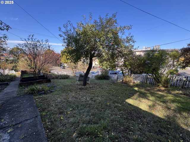 503 Se CHADWICK St, Roseburg, OR 97470