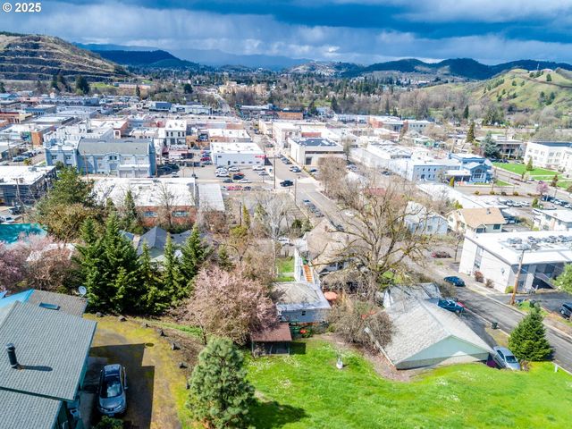 503 Se CHADWICK St, Roseburg, OR 97470