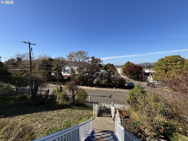 503 Se CHADWICK St, Roseburg, OR 97470