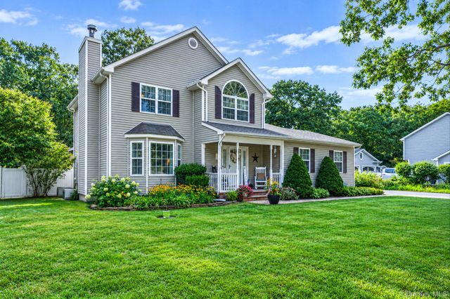 8 Sommerset Drive, Yaphank, NY 11980