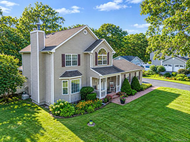8 Sommerset Drive, Yaphank, NY 11980