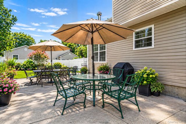 8 Sommerset Drive, Yaphank, NY 11980