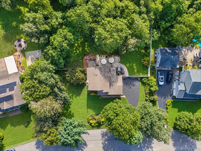 8 Sommerset Drive, Yaphank, NY 11980