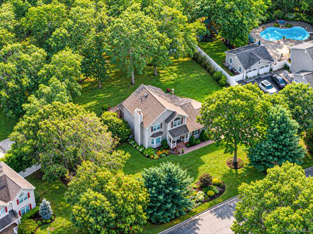 8 Sommerset Drive, Yaphank, NY 11980