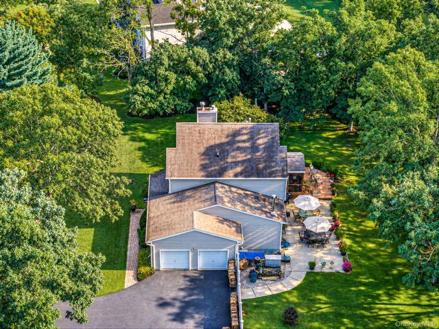 8 Sommerset Drive, Yaphank, NY 11980