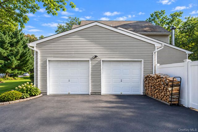 8 Sommerset Drive, Yaphank, NY 11980