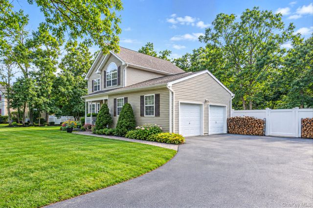 8 Sommerset Drive, Yaphank, NY 11980