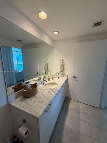 951 Brickell Ave 2006, Miami, FL 33131