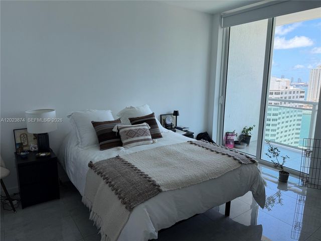 951 Brickell Ave 2006, Miami, FL 33131