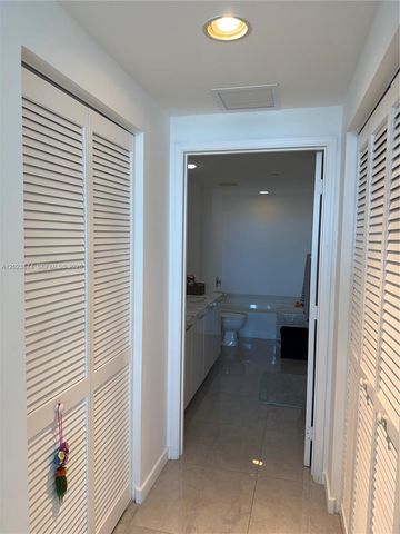 951 Brickell Ave 2006, Miami, FL 33131