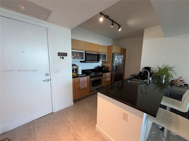 951 Brickell Ave 2006, Miami, FL 33131