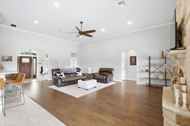 107 E Tanglebriar CT, Bastrop, TX 78602