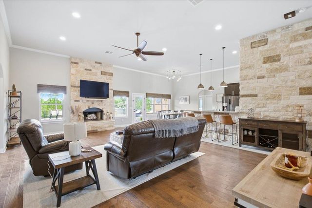 107 E Tanglebriar CT, Bastrop, TX 78602