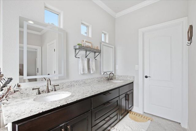 107 E Tanglebriar CT, Bastrop, TX 78602
