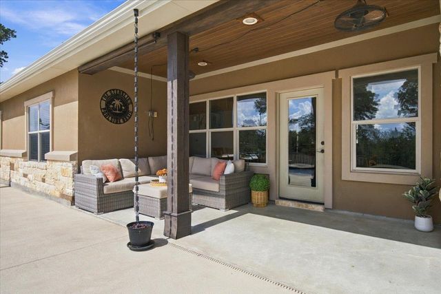 107 E Tanglebriar CT, Bastrop, TX 78602