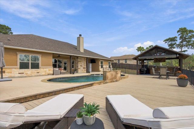 107 E Tanglebriar CT, Bastrop, TX 78602