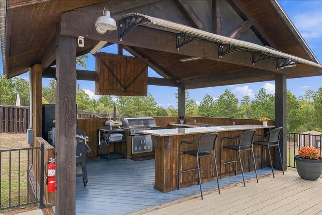 107 E Tanglebriar CT, Bastrop, TX 78602