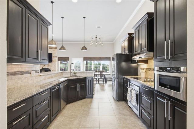 107 E Tanglebriar CT, Bastrop, TX 78602
