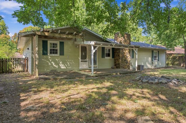 3012 W Countryside Drive, Springfield, MO 65807