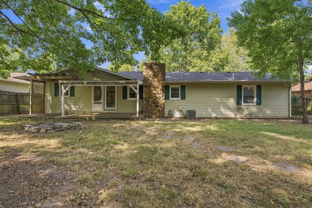 3012 W Countryside Drive, Springfield, MO 65807