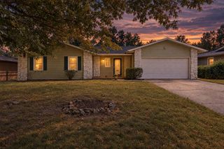 3012 W Countryside Drive, Springfield, MO 65807