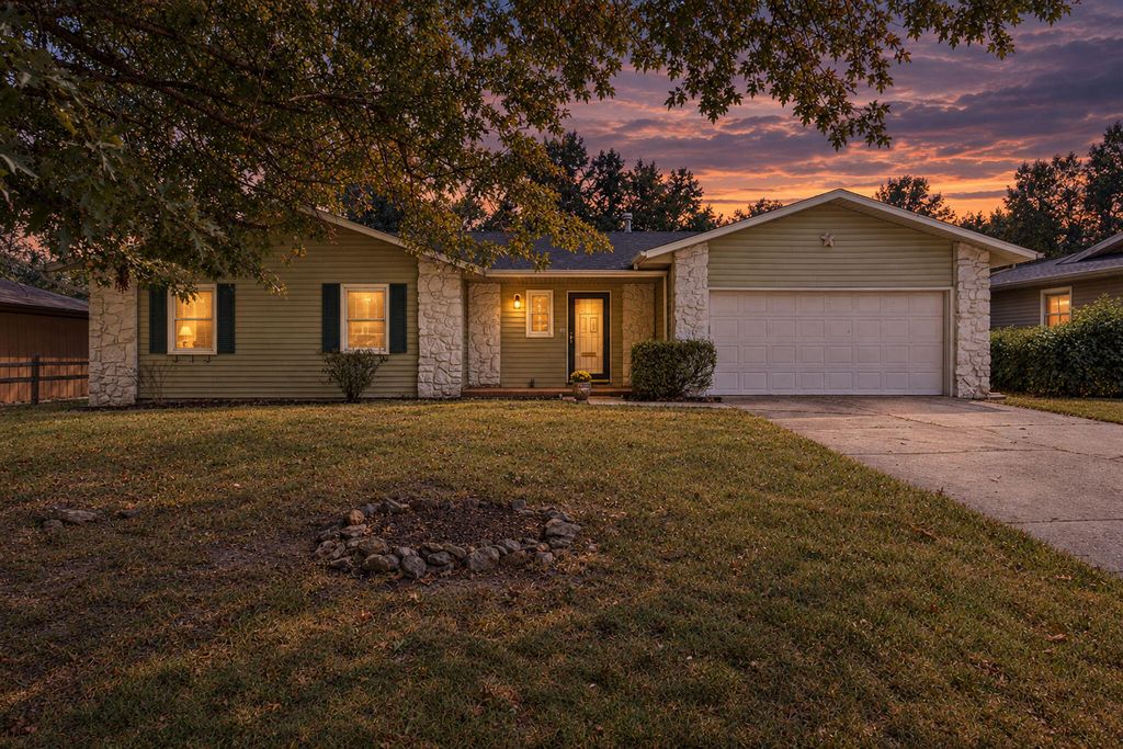 3012 W Countryside Drive, Springfield, MO 65807