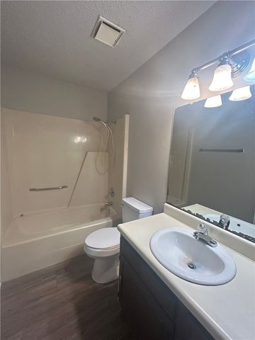 520 N Betty Jo Drive, Fayetteville, AR 72701