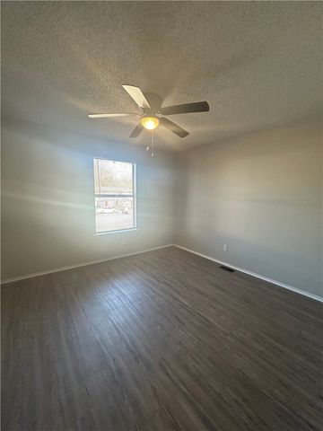 520 N Betty Jo Drive, Fayetteville, AR 72701