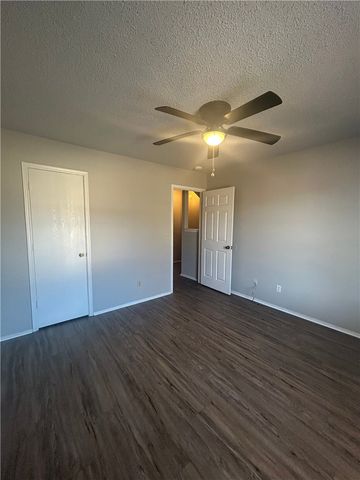 520 N Betty Jo Drive, Fayetteville, AR 72701