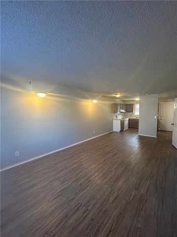 520 N Betty Jo Drive, Fayetteville, AR 72701