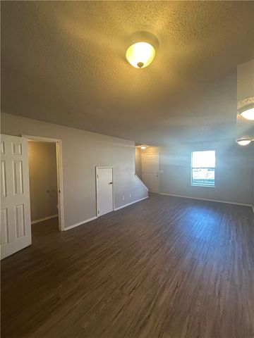 520 N Betty Jo Drive, Fayetteville, AR 72701