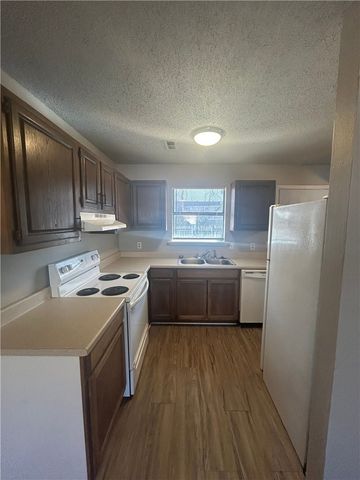 520 N Betty Jo Drive, Fayetteville, AR 72701