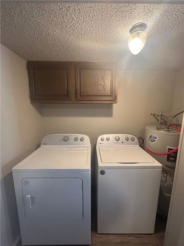 520 N Betty Jo Drive, Fayetteville, AR 72701