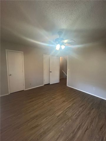 520 N Betty Jo Drive, Fayetteville, AR 72701