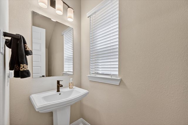 624 Treaty Oak Drive, Lewisville, TX 75056