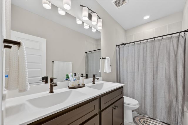 624 Treaty Oak Drive, Lewisville, TX 75056