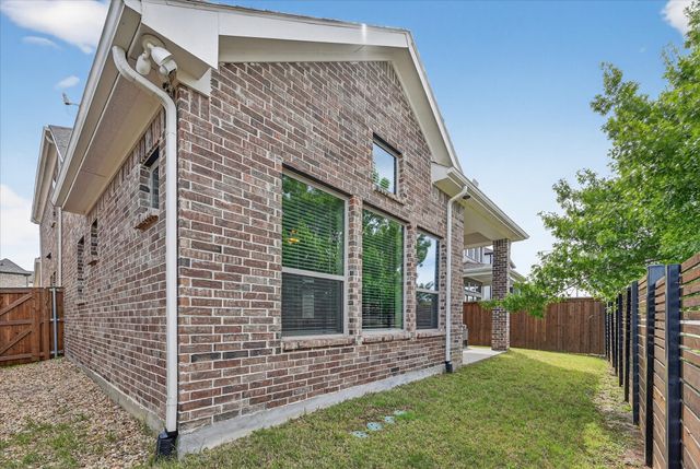 624 Treaty Oak Drive, Lewisville, TX 75056