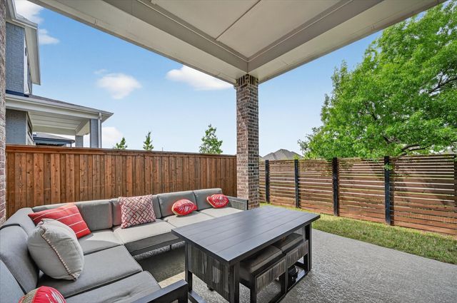 624 Treaty Oak Drive, Lewisville, TX 75056