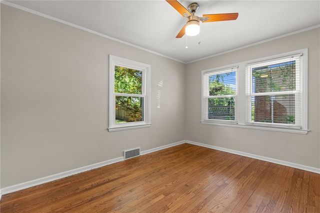 5813 RIGGS Street, Mission, KS 66202